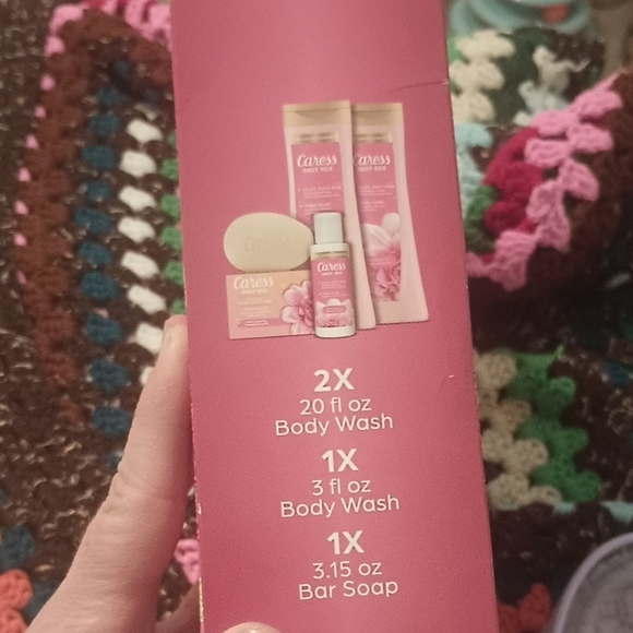 Caress Daily Silk Gift Set Scent White Peach & Orange Blossom - Picture 4 of 8